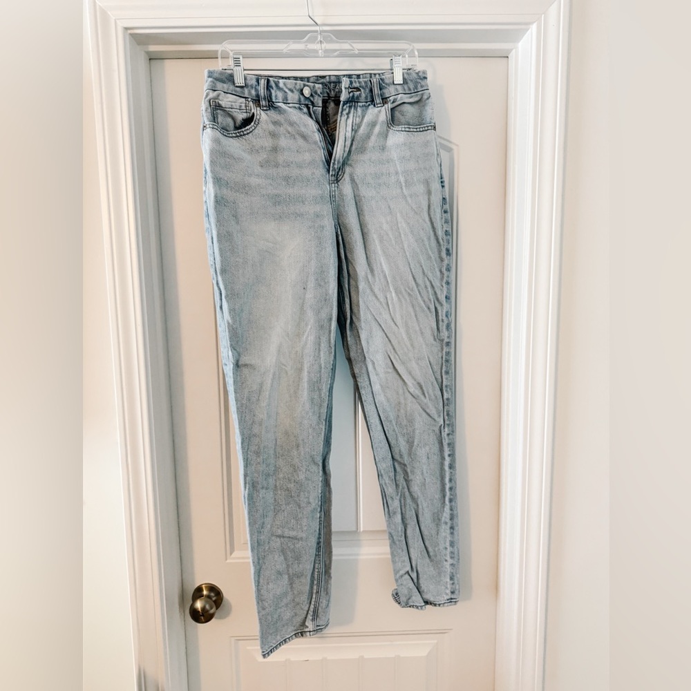 AE Strigid Curvy Mom Jean